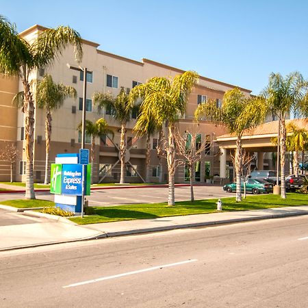 Holiday Inn Express & Suites Bakersfield Central By Ihg Luaran gambar
