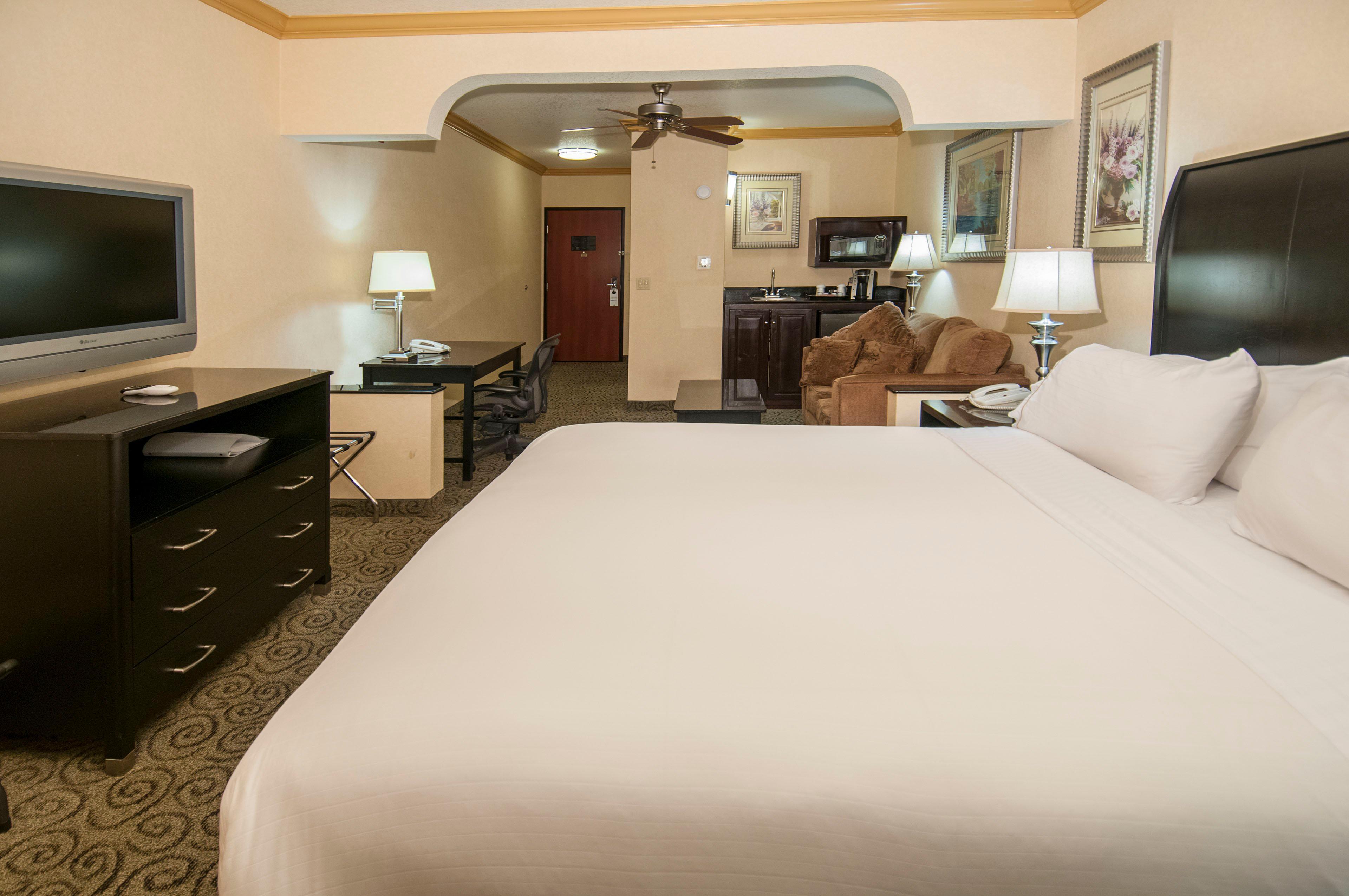 Holiday Inn Express & Suites Bakersfield Central By Ihg Luaran gambar