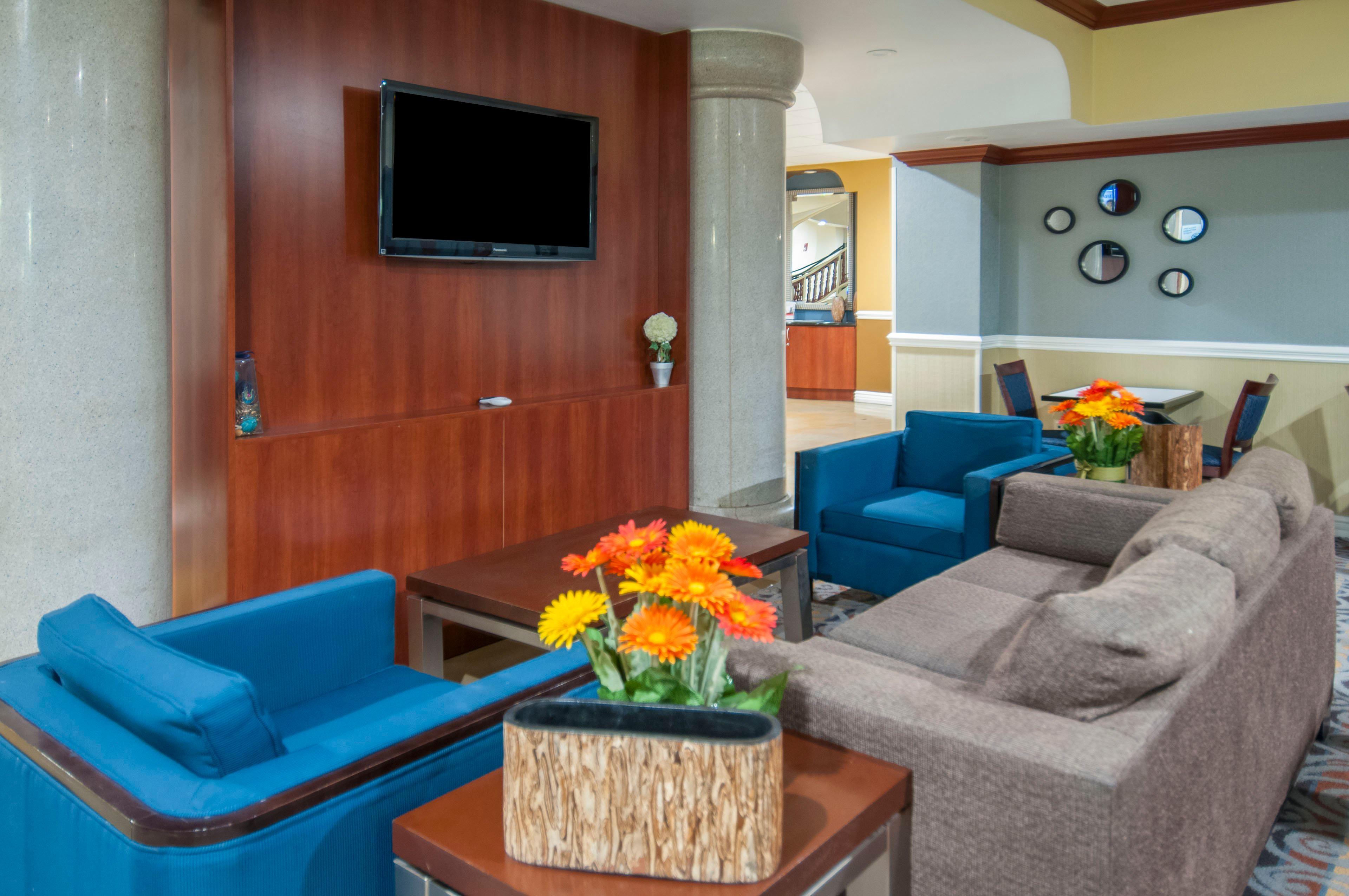 Holiday Inn Express & Suites Bakersfield Central By Ihg Luaran gambar