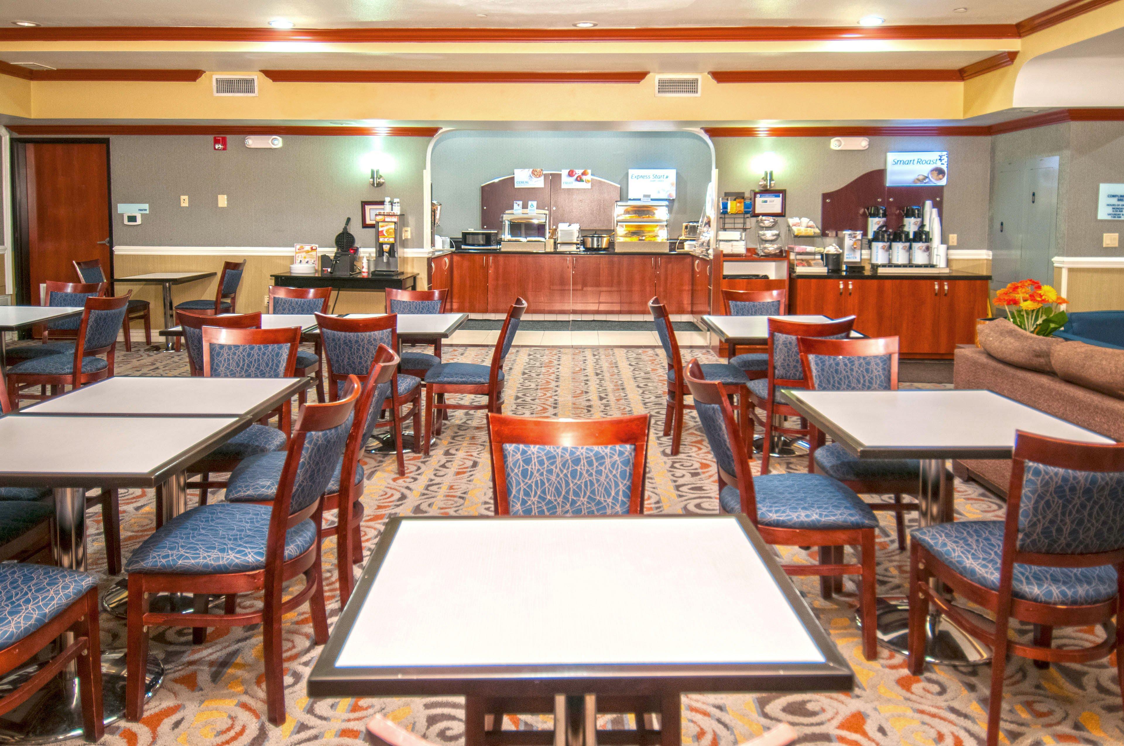 Holiday Inn Express & Suites Bakersfield Central By Ihg Luaran gambar