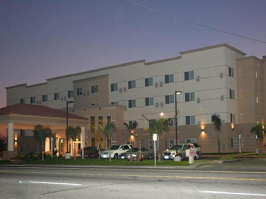 Holiday Inn Express & Suites Bakersfield Central By Ihg Luaran gambar