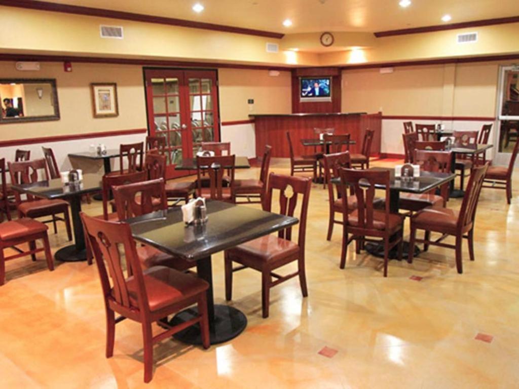 Holiday Inn Express & Suites Bakersfield Central By Ihg Luaran gambar