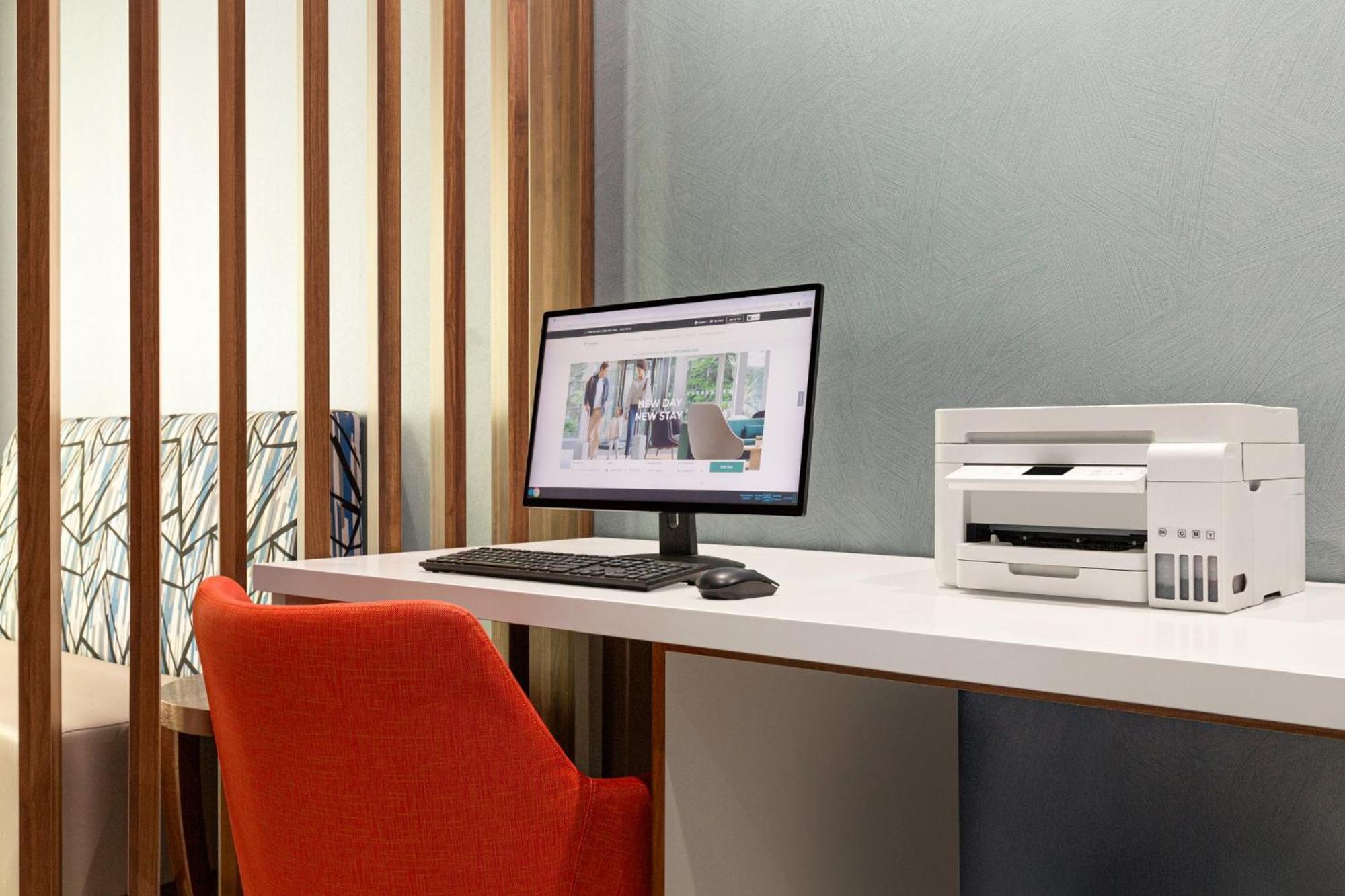 Holiday Inn Express & Suites Bakersfield Central By Ihg Luaran gambar