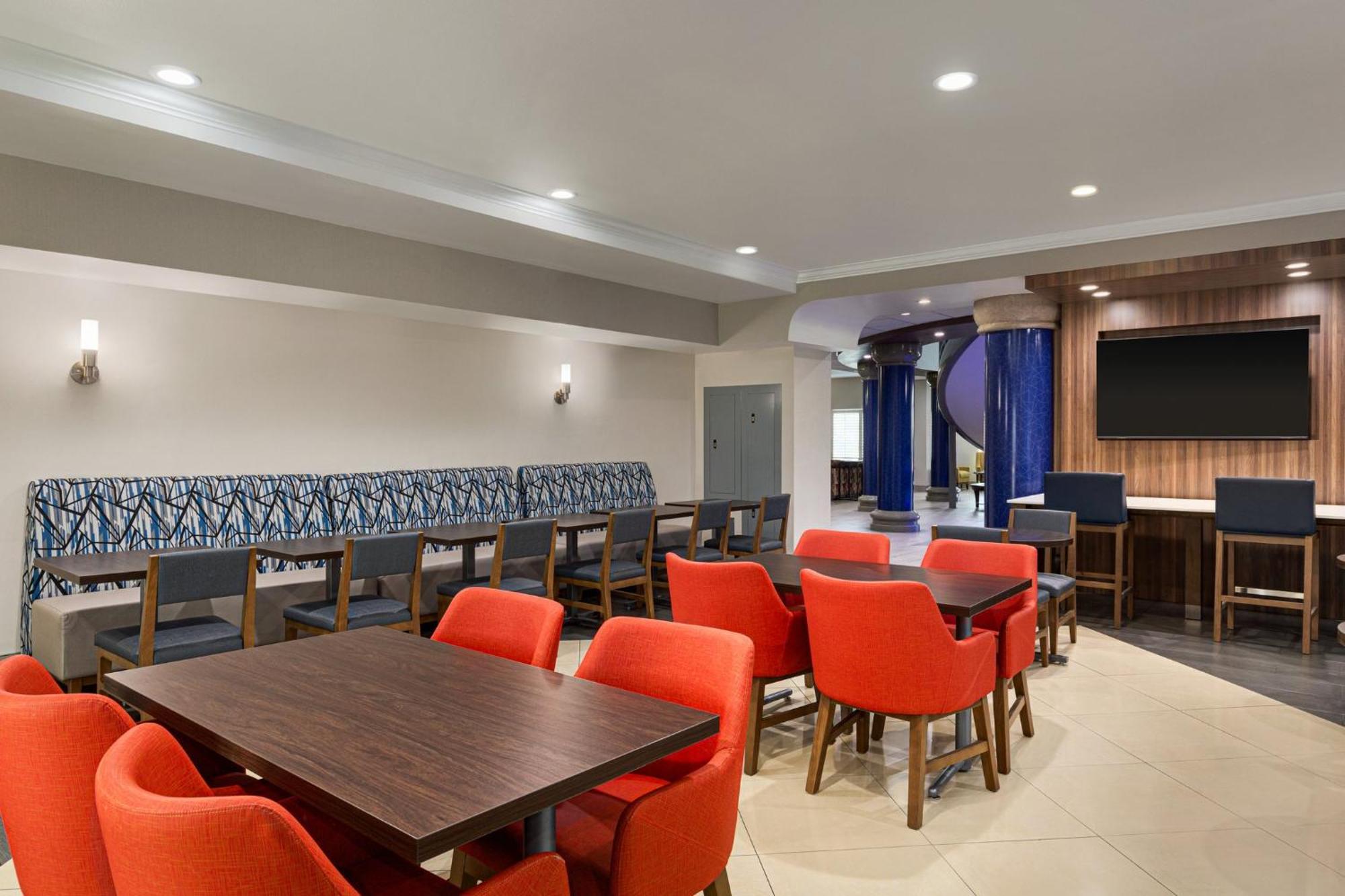 Holiday Inn Express & Suites Bakersfield Central By Ihg Luaran gambar