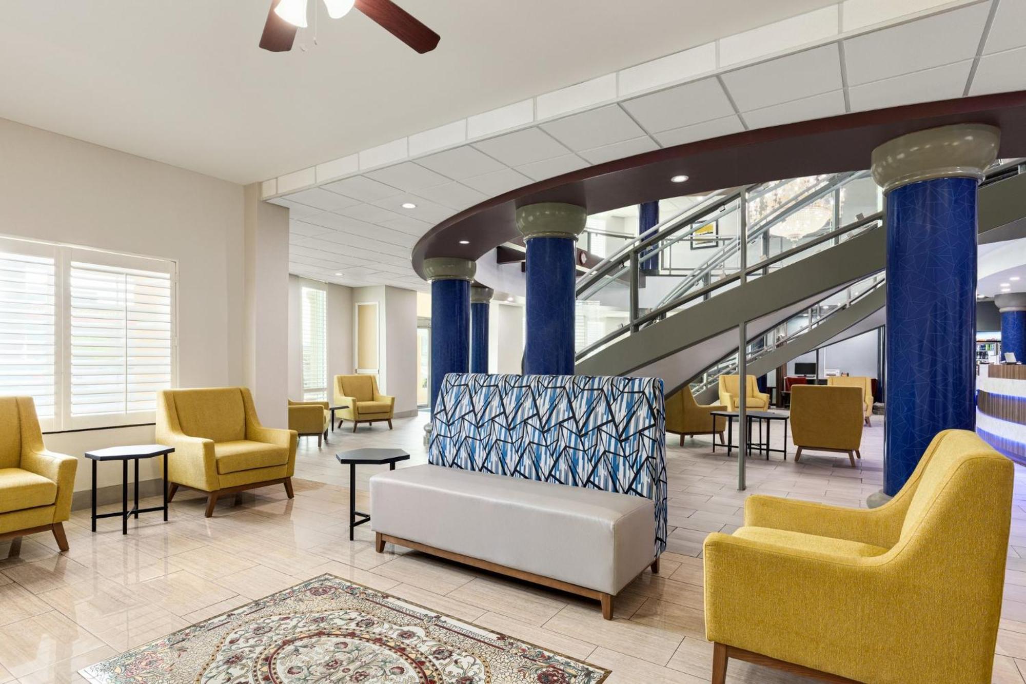 Holiday Inn Express & Suites Bakersfield Central By Ihg Luaran gambar