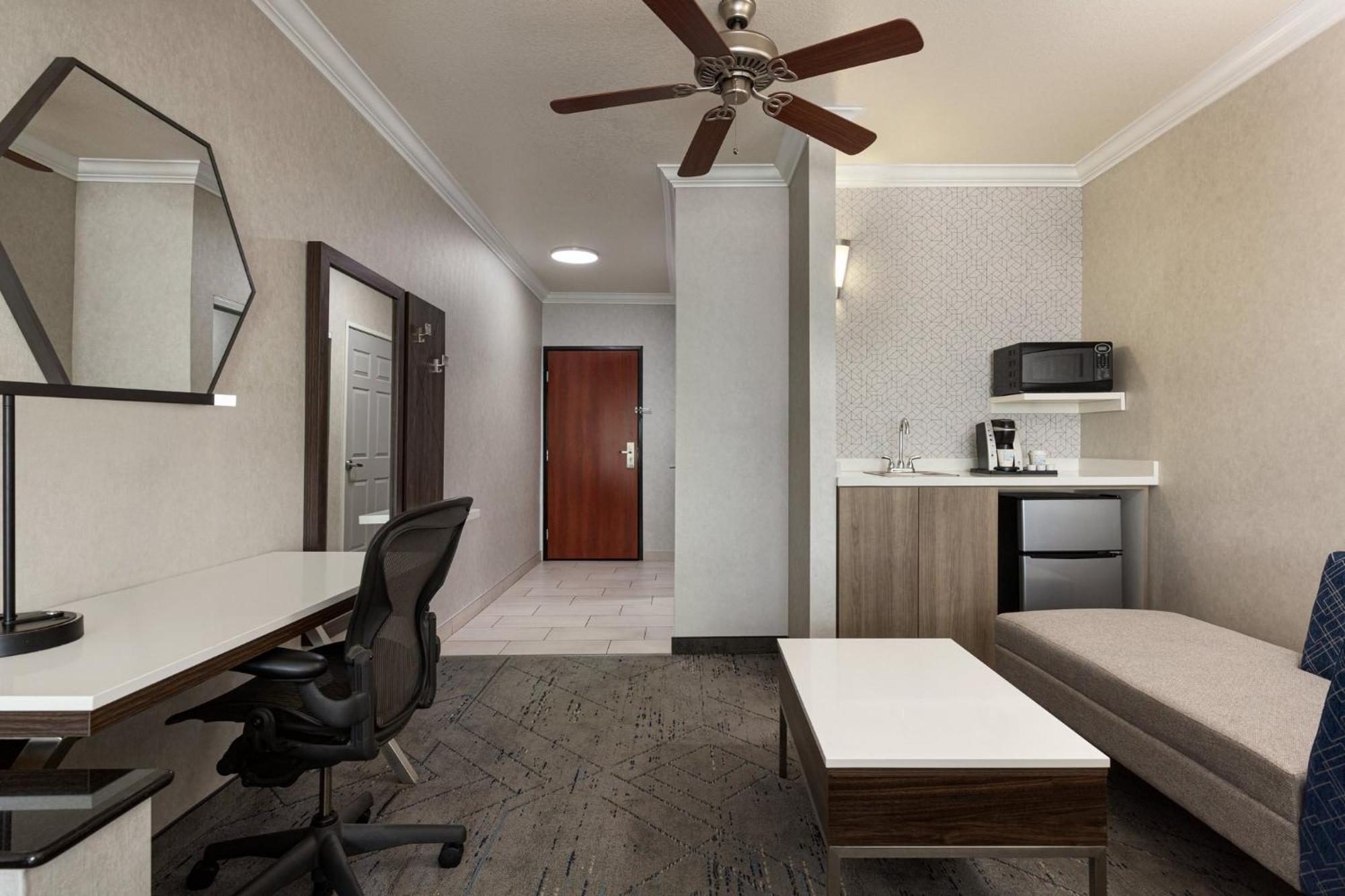 Holiday Inn Express & Suites Bakersfield Central By Ihg Luaran gambar