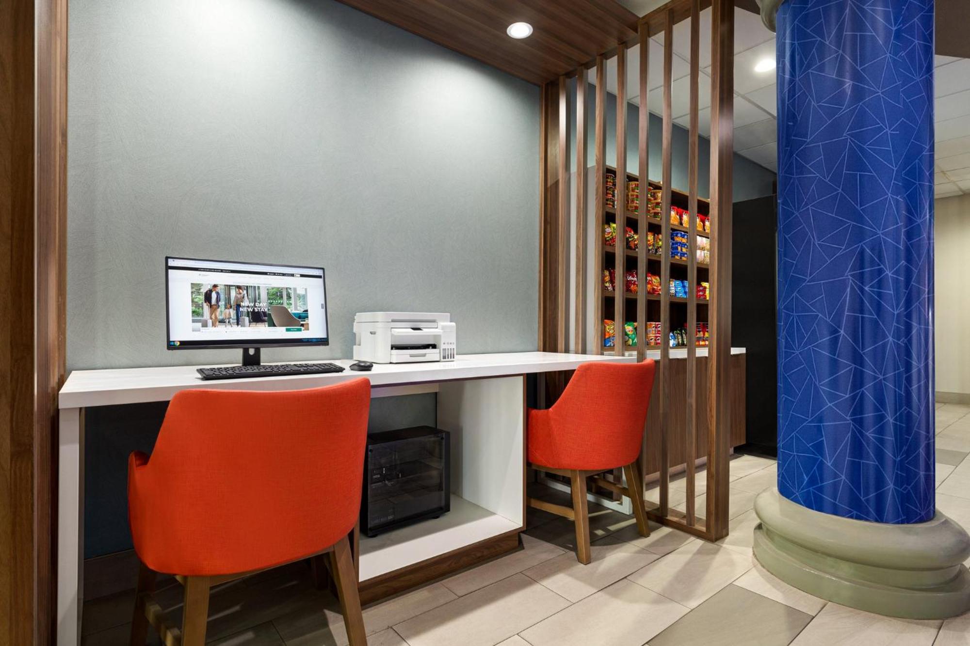 Holiday Inn Express & Suites Bakersfield Central By Ihg Luaran gambar