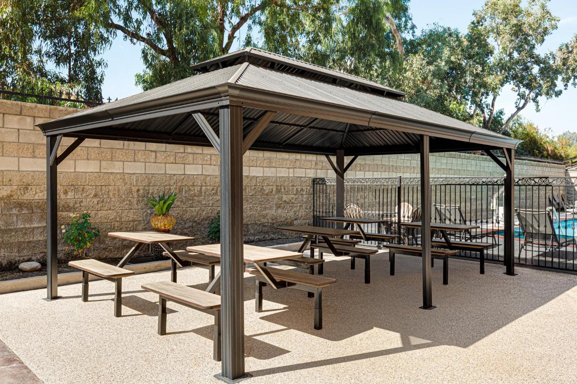 Holiday Inn Express & Suites Bakersfield Central By Ihg Luaran gambar