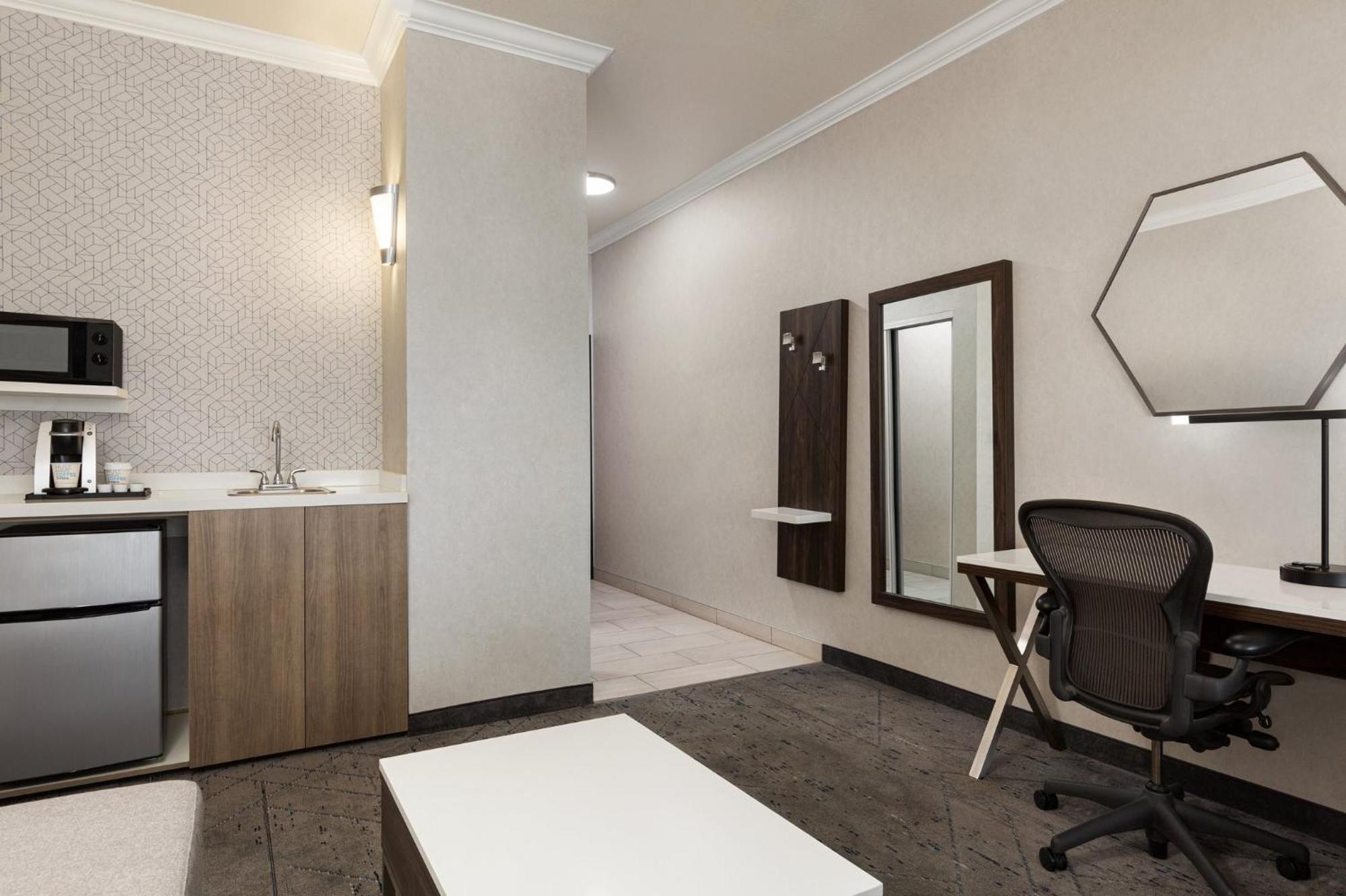 Holiday Inn Express & Suites Bakersfield Central By Ihg Luaran gambar
