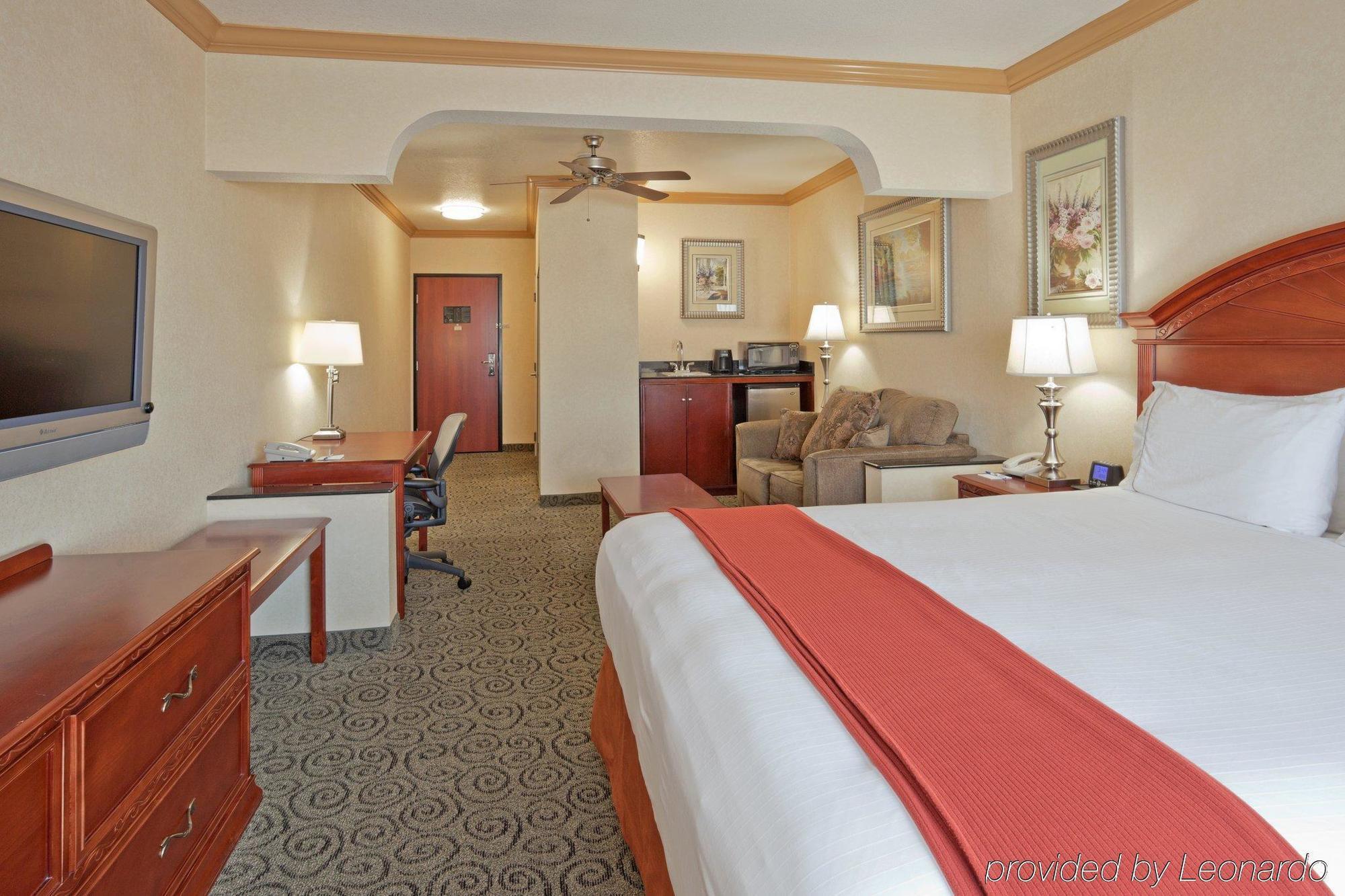 Holiday Inn Express & Suites Bakersfield Central Bilik gambar