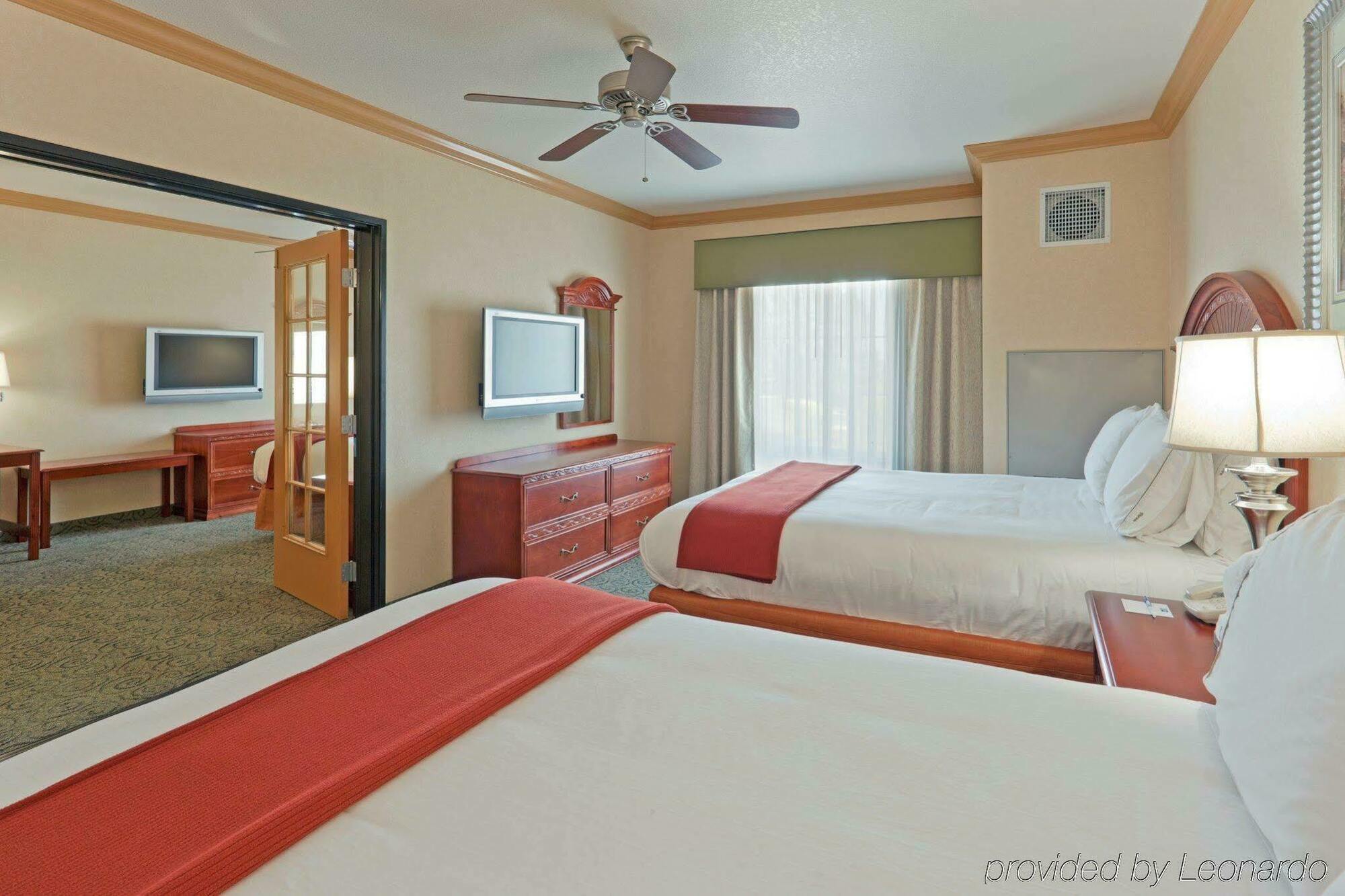 Holiday Inn Express & Suites Bakersfield Central Bilik gambar